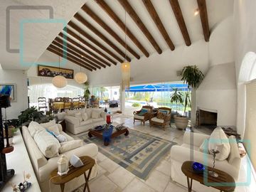 CASA EN VENTA CONGREGACIÓN HUAJUQUITO ZONA CARRETERA NACIONAL SANTIAGO