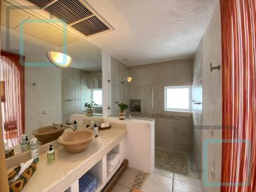 CASA EN VENTA CONGREGACIÓN HUAJUQUITO ZONA CARRETERA NACIONAL SANTIAGO