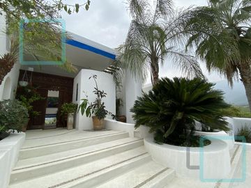 CASA EN VENTA CONGREGACIÓN HUAJUQUITO ZONA CARRETERA NACIONAL SANTIAGO