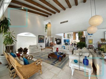 CASA EN VENTA CONGREGACIÓN HUAJUQUITO ZONA CARRETERA NACIONAL SANTIAGO