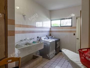 Casa en Venta Lomas del Valle con 4 recámaras