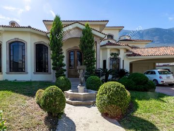 Casa en Venta Lomas del Valle con 4 recámaras