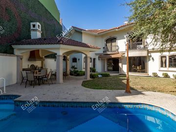 Casa en Venta Lomas del Valle con 4 recámaras