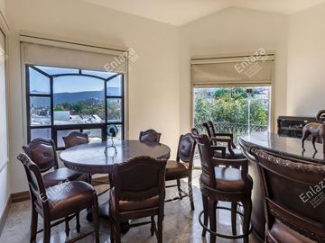 Casa en Venta Lomas del Valle con 4 recámaras