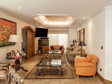 Casa en Venta Lomas del Valle con 4 recámaras