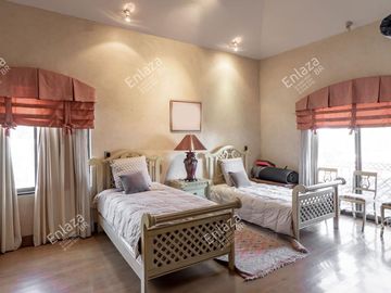 Casa en Venta Lomas del Valle con 4 recámaras