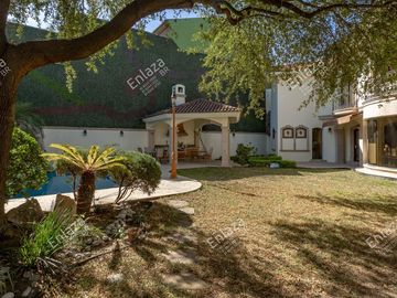 Casa en Venta Lomas del Valle con 4 recámaras
