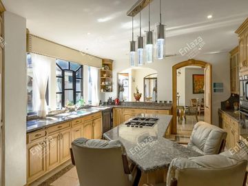 Casa en Venta Lomas del Valle con 4 recámaras