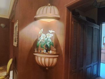 CASA EN UNA SOLA PLANTA con gran jardín, salón de fiestas, y acabados en encino y caoba