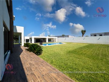 Quinta - Casa con Alberca y papala en Venta Portal de Zuazua en  Zona portal del Norte