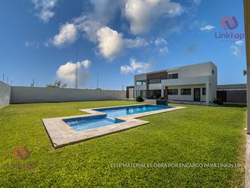 Quinta - Casa con Alberca y papala en Venta Portal de Zuazua en  Zona portal del Norte