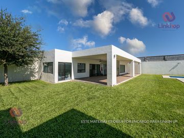 Quinta - Casa con Alberca y papala en Venta Portal de Zuazua en  Zona portal del Norte