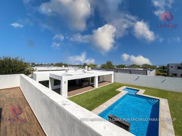 Quinta - Casa con Alberca y papala en Venta Portal de Zuazua en  Zona portal del Norte