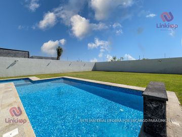 Quinta - Casa con Alberca y papala en Venta Portal de Zuazua en  Zona portal del Norte