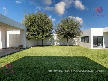 Quinta - Casa con Alberca y papala en Venta Portal de Zuazua en  Zona portal del Norte