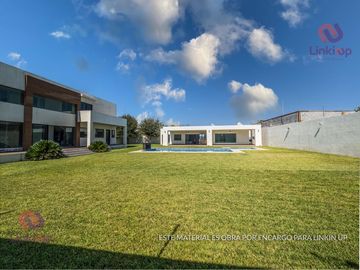 Quinta - Casa con Alberca y papala en Venta Portal de Zuazua en  Zona portal del Norte