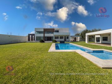 Quinta - Casa con Alberca y papala en Venta Portal de Zuazua en  Zona portal del Norte