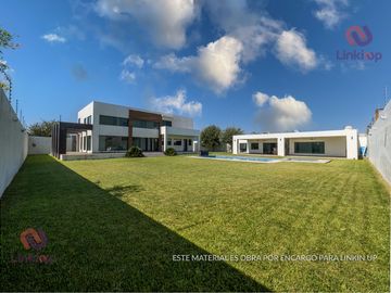 Quinta - Casa con Alberca y papala en Venta Portal de Zuazua en  Zona portal del Norte