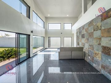 Quinta - Casa con Alberca y papala en Venta Portal de Zuazua en  Zona portal del Norte