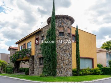 Casa en venta en Zerezotla en fraccionamiento cerrado. Cholula, Puebla.