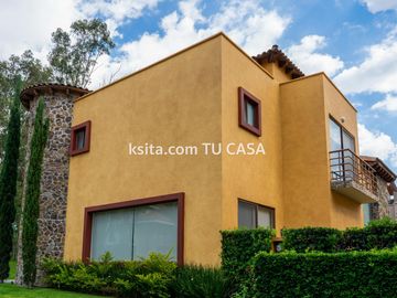 Casa en venta en Zerezotla en fraccionamiento cerrado. Cholula, Puebla.