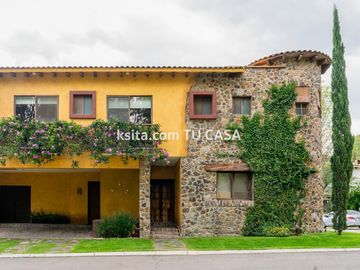 Casa en venta en Zerezotla en fraccionamiento cerrado. Cholula, Puebla.