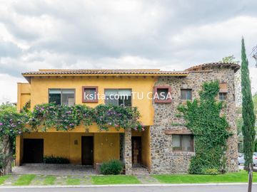 Casa en venta en Zerezotla en fraccionamiento cerrado. Cholula, Puebla.