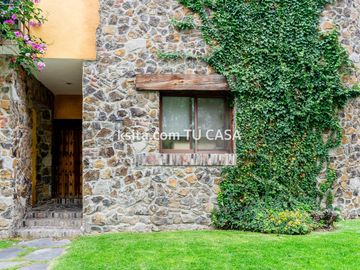 Casa en venta en Zerezotla en fraccionamiento cerrado. Cholula, Puebla.