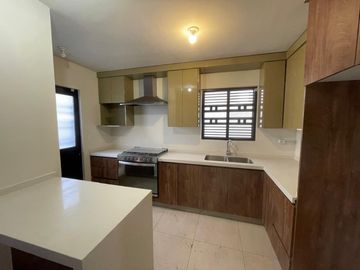 CASA EN VENTA CERRADAS DE SANTA ROSA  APODACA NL