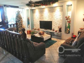 Casa en Venta en Calle Niños Heroes, colonia Guadalupe Victoria, Coatzacoalcos, Ver.