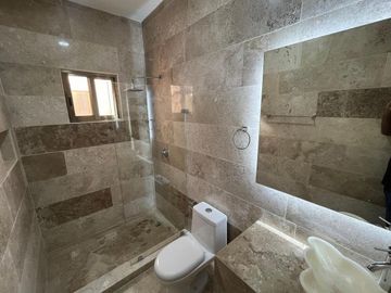PRECIO POR OCTUBRE! VISTA AL MAR , ACABADOS DE LUJO, 1 CALLE DE 5TA AVENIDA