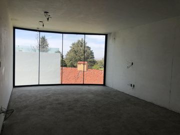 Casa en obra blanca en Club de Golf Los Encinos