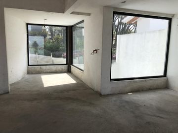 Casa en obra blanca en Club de Golf Los Encinos