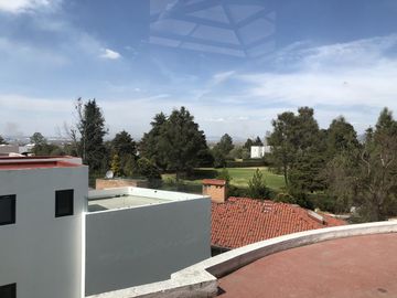 Casa en obra blanca en Club de Golf Los Encinos