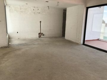 Casa en obra blanca en Club de Golf Los Encinos