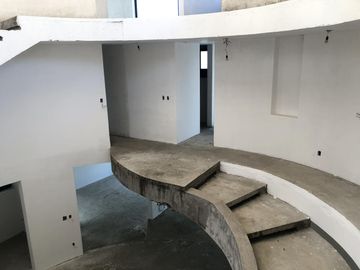 Casa en obra blanca en Club de Golf Los Encinos