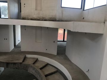 Casa en obra blanca en Club de Golf Los Encinos