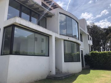Casa en obra blanca en Club de Golf Los Encinos