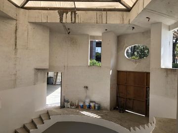 Casa en obra blanca en Club de Golf Los Encinos