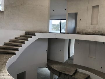 Casa en obra blanca en Club de Golf Los Encinos