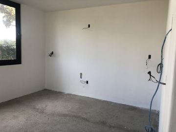 Casa en obra blanca en Club de Golf Los Encinos