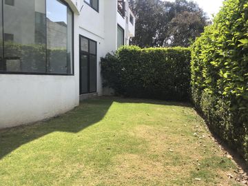 Casa en obra blanca en Club de Golf Los Encinos