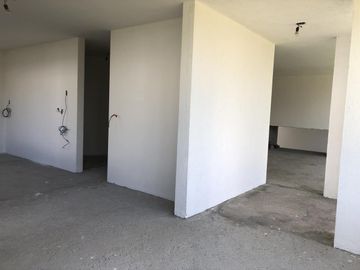 Casa en obra blanca en Club de Golf Los Encinos