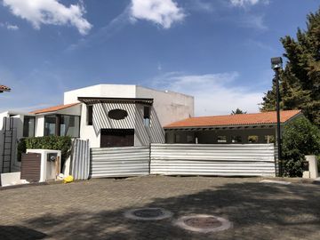 Casa en obra blanca en Club de Golf Los Encinos