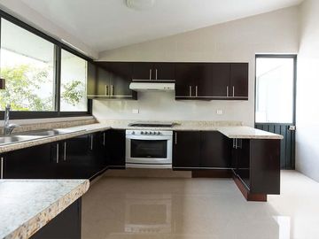 Casa en  venta con amplio terreno en Zavaleta, Puebla,