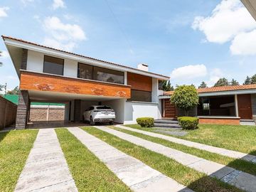 Casa en  venta con amplio terreno en Zavaleta, Puebla,