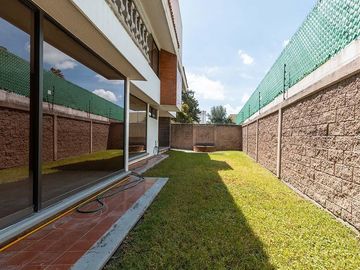 Casa en  venta con amplio terreno en Zavaleta, Puebla,