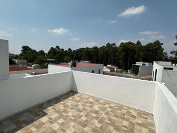 Casa en  venta con 4 recamaras en Fraccionamiento Rancho Chapulco