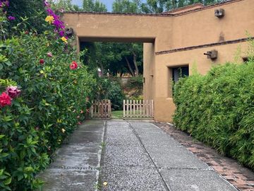 CASA EN JOSE G PARRES