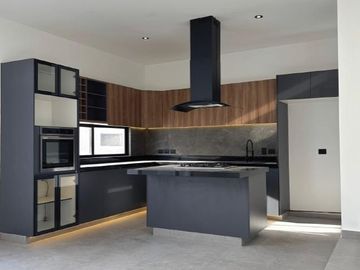 Casa en  venta de 3 recamaras en Angelopolis con acabados de lujo